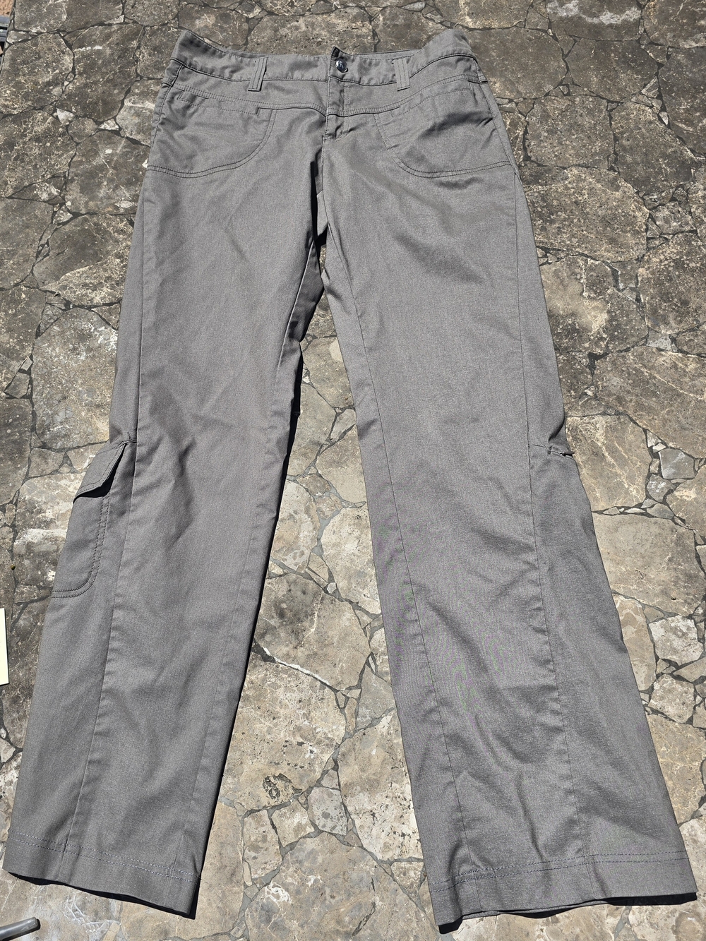 Athleta Straight Leg Cargo Pants in Gray